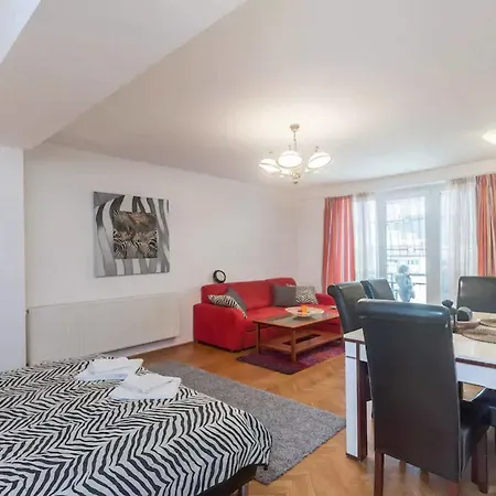 Apartment Long