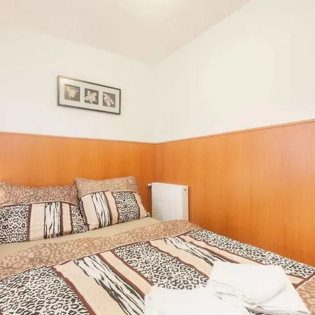 Long Apartment *