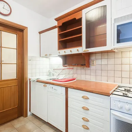 Long Apartment *